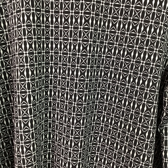 WOMAN WITHIN PLUS SIZE 18 20 TOP BLACK WHITE BLOUSE GUC - Picture 10 of 12